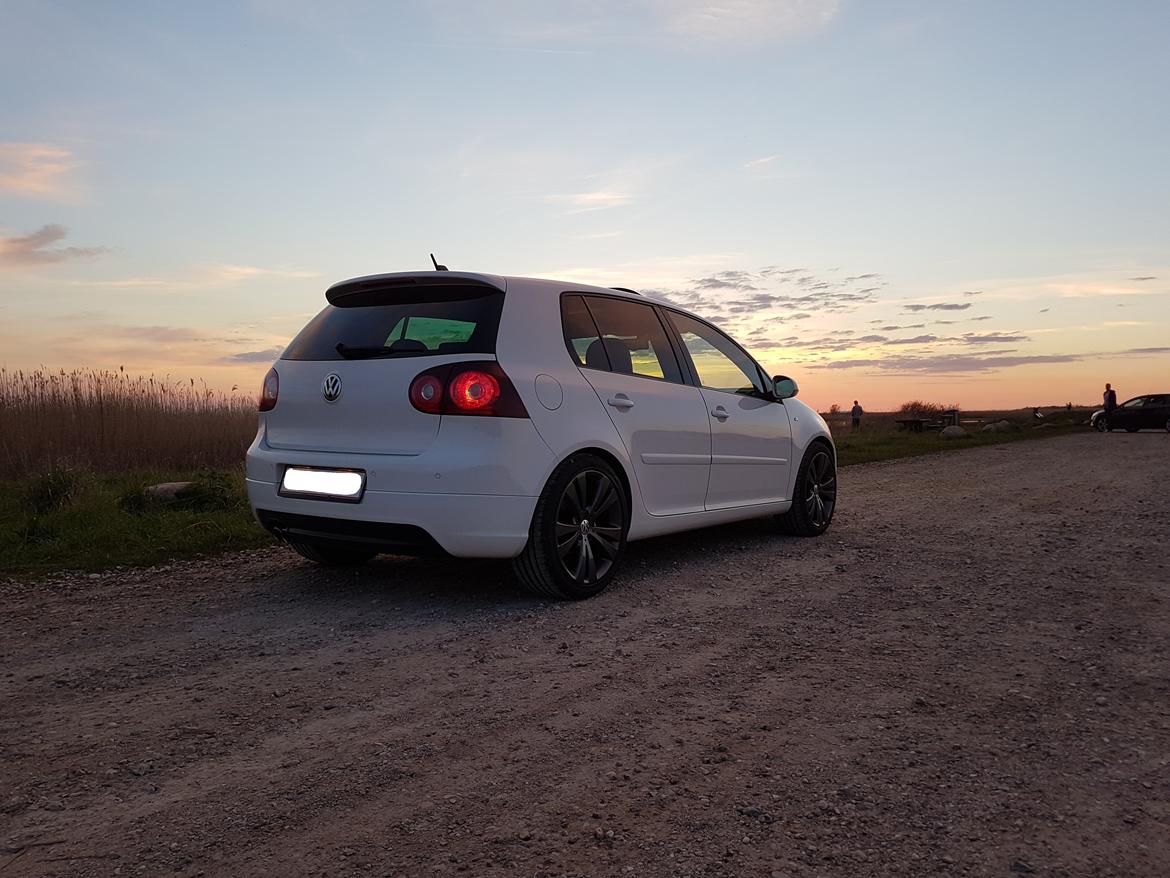 VW Golf 5 2.0 TDI - R LINE billede 3