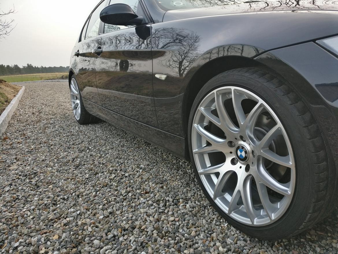 BMW E90 320i billede 4