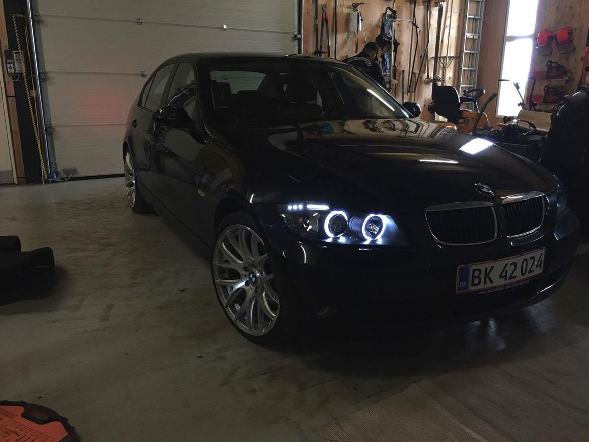 BMW E90 320i billede 8