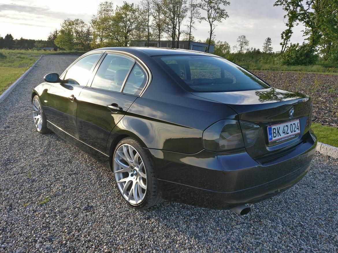 BMW E90 320i billede 9