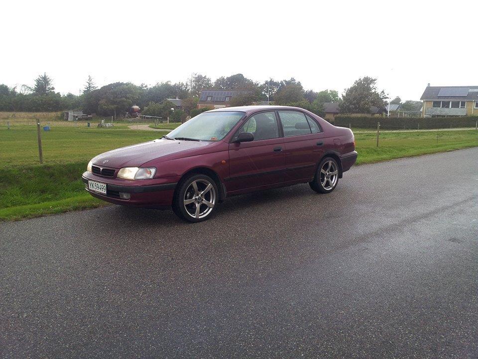 Toyota Carina E billede 2