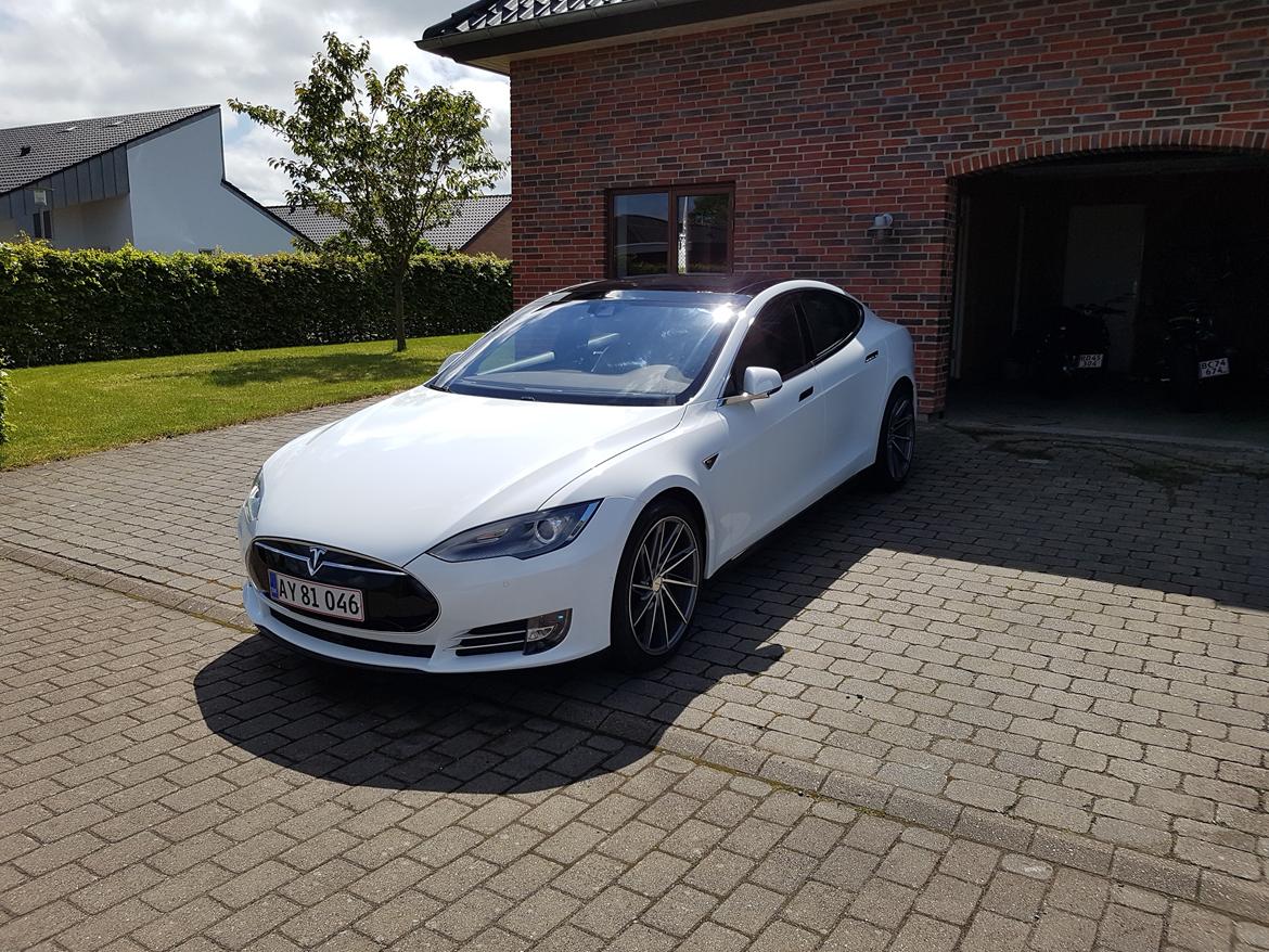 Tesla S85D billede 1