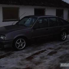 Opel ASCONA 2,0 i 8V. solgt.