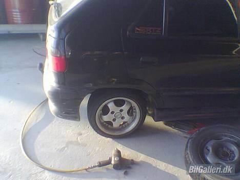 Skoda felicia 1,6 NOS **SOLGT** - bemærk bilen hænger på liften billede 7