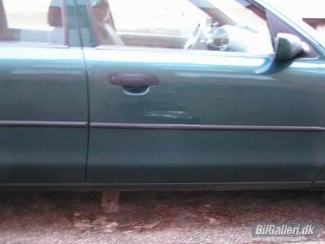 Ford Mondeo 2,0  Expressiv - Parkerings skade billede 3