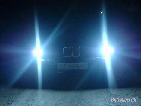 BMW e30 325 iX  4WD - 10.000K Xenon monteret i nærlys, lækkert blåt.  billede 6