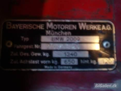 BMW 2002 Automatic --SOLGT-- - her er en vigtig detalje ved siden af står farvekoden på den orginale lak billede 2