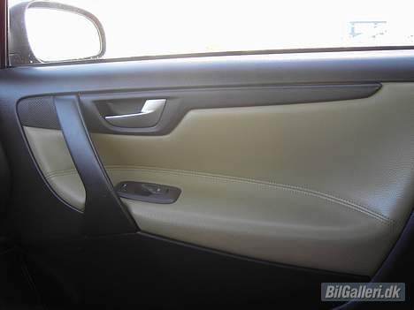 Volvo V70 2,4 TURBO - Sys lige den mangler pyntelister, er et lidt kedeligt sted at spare sys jeg.. kan være der kommer nogen senere.. billede 7