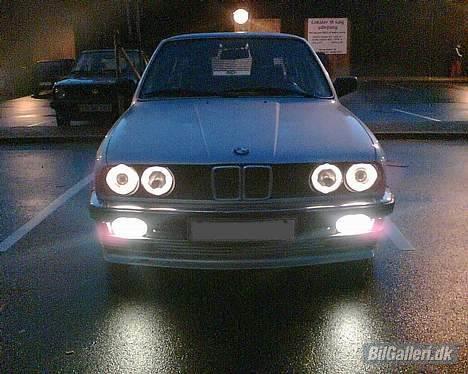 BMW E30 --- SOLGT! billede 1