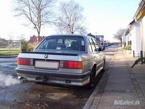 BMW E30 --- SOLGT! billede 4