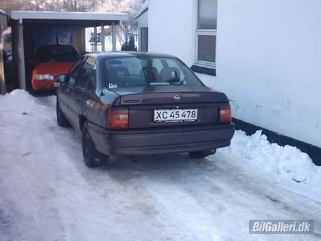 Opel vectra a (TOTAL SKADET) billede 2