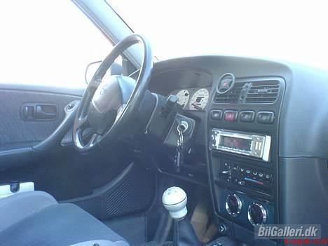 Nissan primera SRi *SOLGT* - et billede af kabinen billede 19