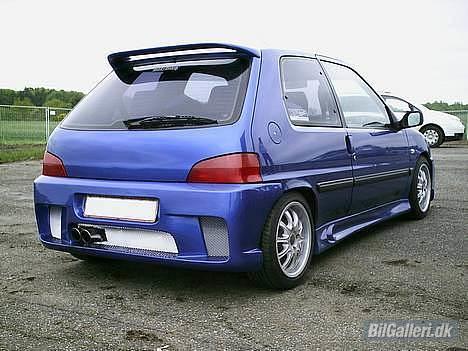 Peugeot 106 1.4 XR - Der kommer sort gitter i, udstødningen bliver fjernet, og andre sideskørter bliver monteret billede 2