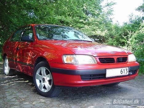 Toyota Carina E - Her er så min Carina, som jeg er utrolig glad for. pågrund af drift sikkerheden billede 1