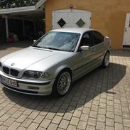 BMW 323I
