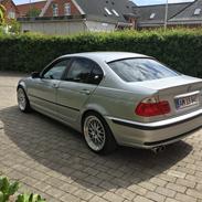 BMW 323I