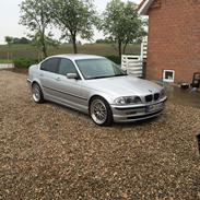 BMW 323I