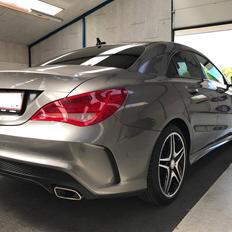 Mercedes Benz CLA 220 CDI AMG LINE
