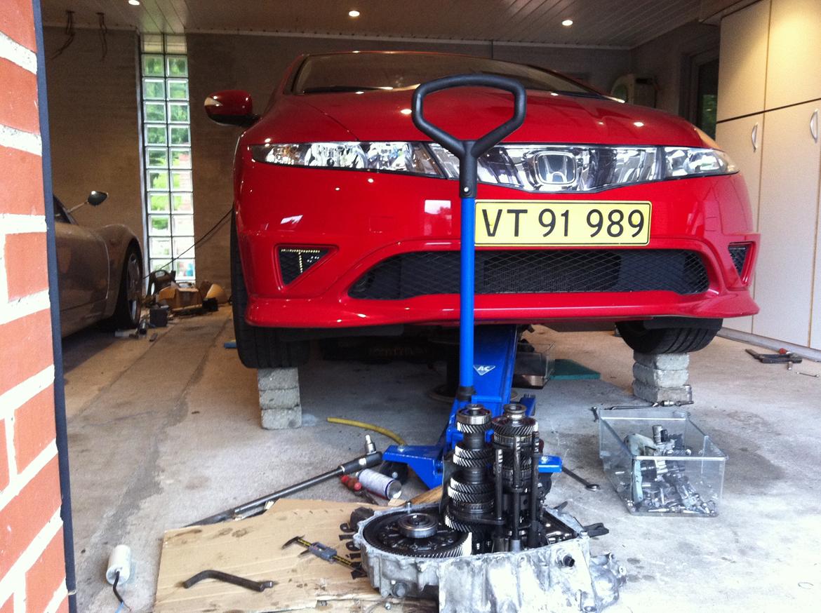 Honda Civic type-R - Flere gang rep af gerkasse, også på garanti. Nu er der en ny rally gerkasse monteret med LSD (spær). billede 3