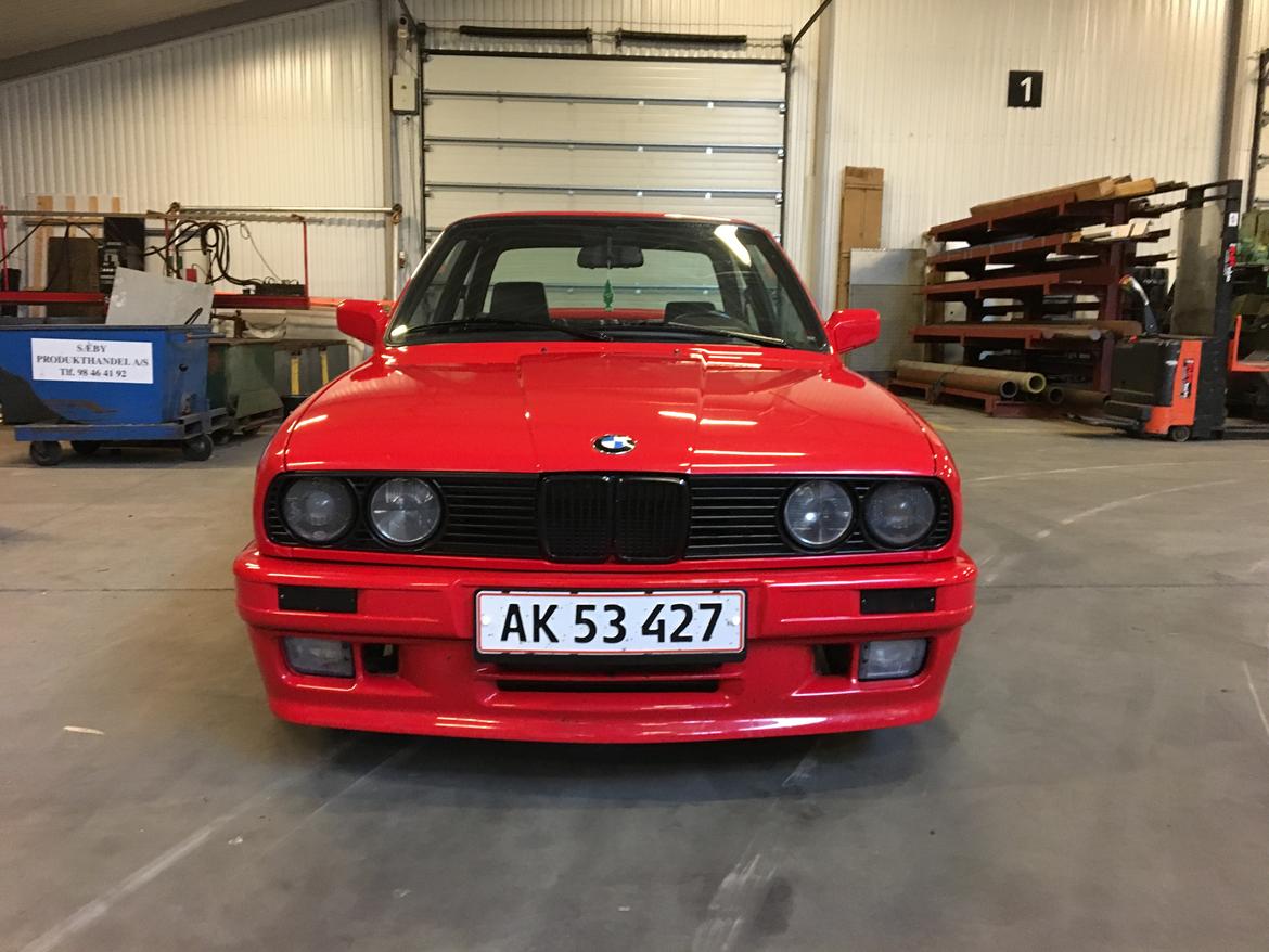 BMW E30 320i billede 2