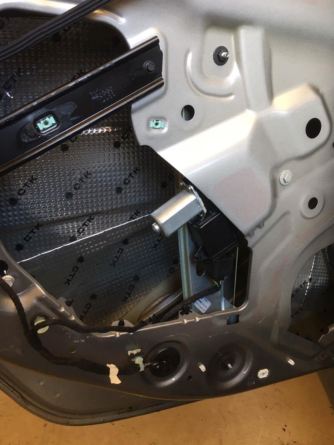 Opel Astra K - Lydisolering inde i dørene billede 15