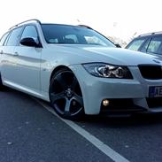BMW E91 320D 177hk Shadowline M-Tech