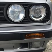 BMW E30 320i