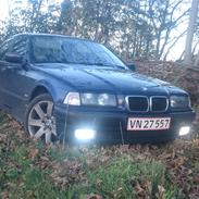 BMW E36 328i Sedan