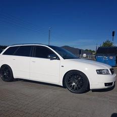 Audi A4 B6 2,4 V6 Avant "TOTALSKADET"