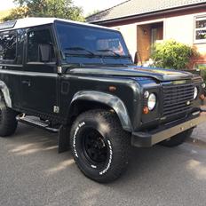 Land Rover Defender 90"