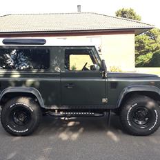 Land Rover Defender 90"