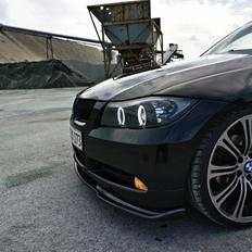 BMW E90 320i