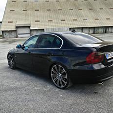 BMW E90 320i