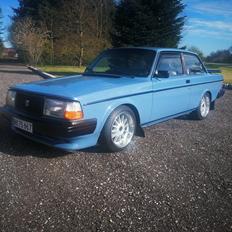 Volvo 242