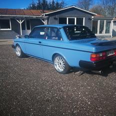 Volvo 242