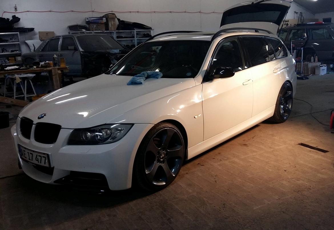 BMW E91 320D 177hk Shadowline M-Tech billede 1