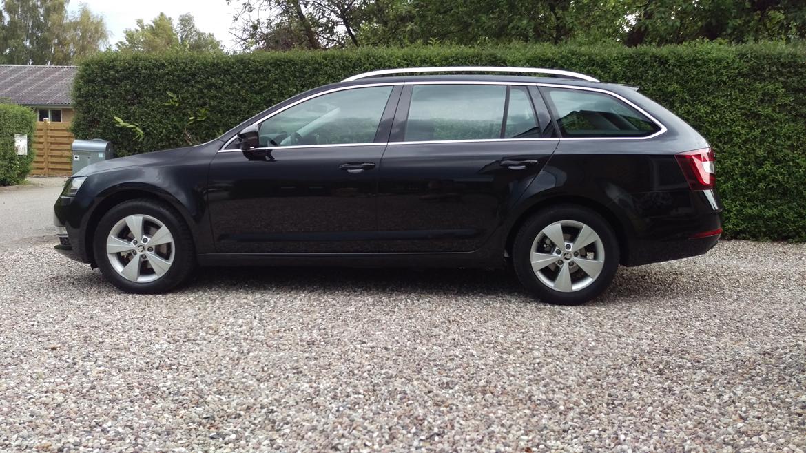 Skoda Octavia Combi DSG - God plads til hele familien :-) billede 3