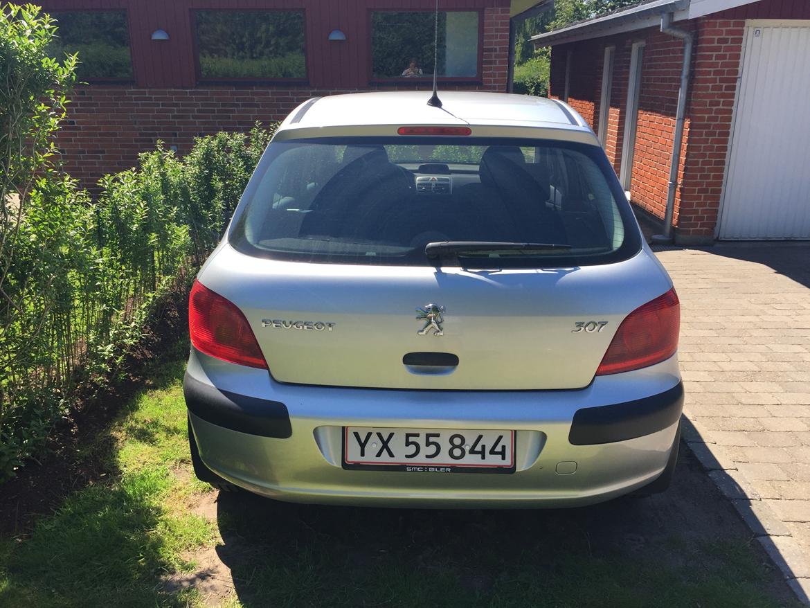 Peugeot 307 1.6 5d  - Ikke ligefrem den flotteste bagdel :)  billede 5