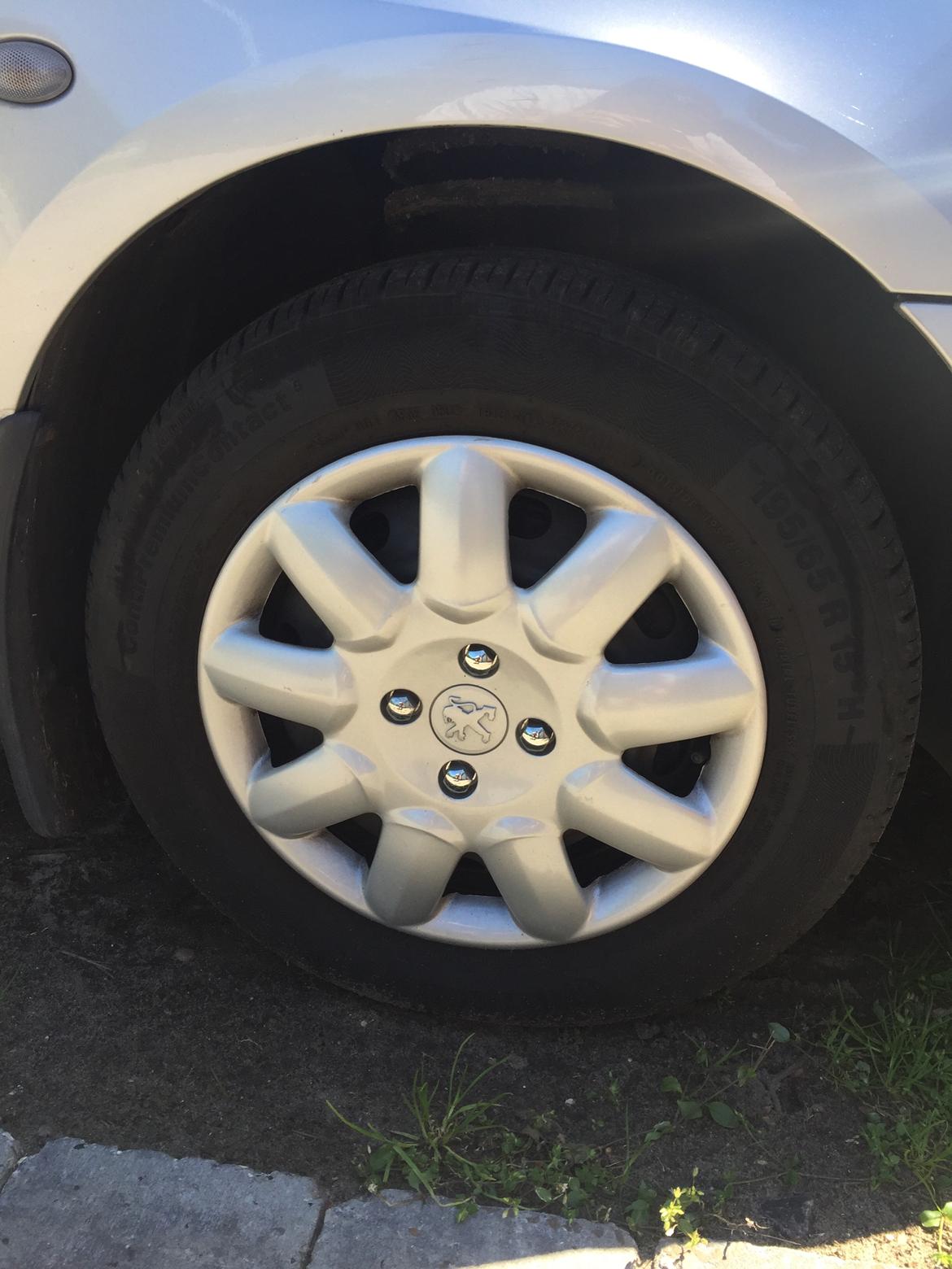 Peugeot 307 1.6 5d  - Originale navkapsler på 15" stål billede 7