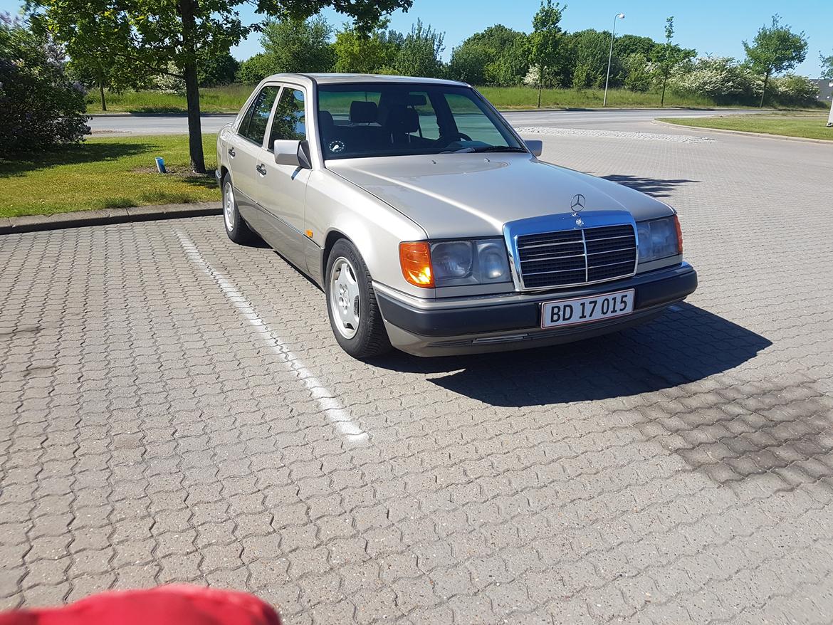 Mercedes Benz w124 420e billede 1