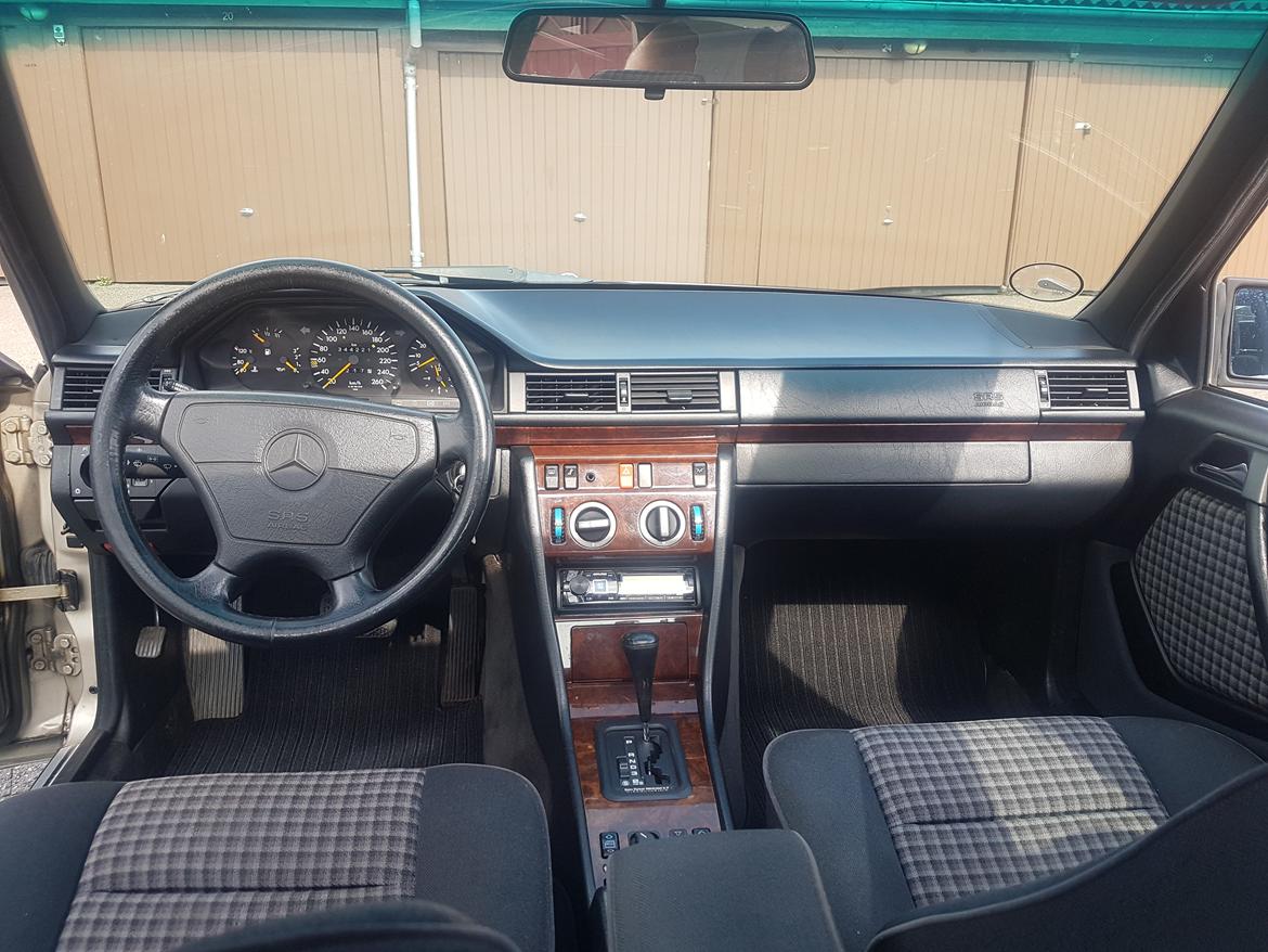 Mercedes Benz w124 420e billede 3