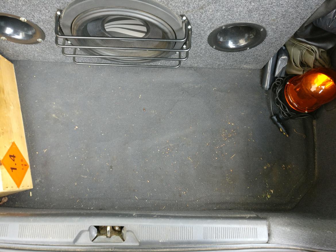 Toyota Carina E 1.6 16V L/B (Skrottet) billede 16