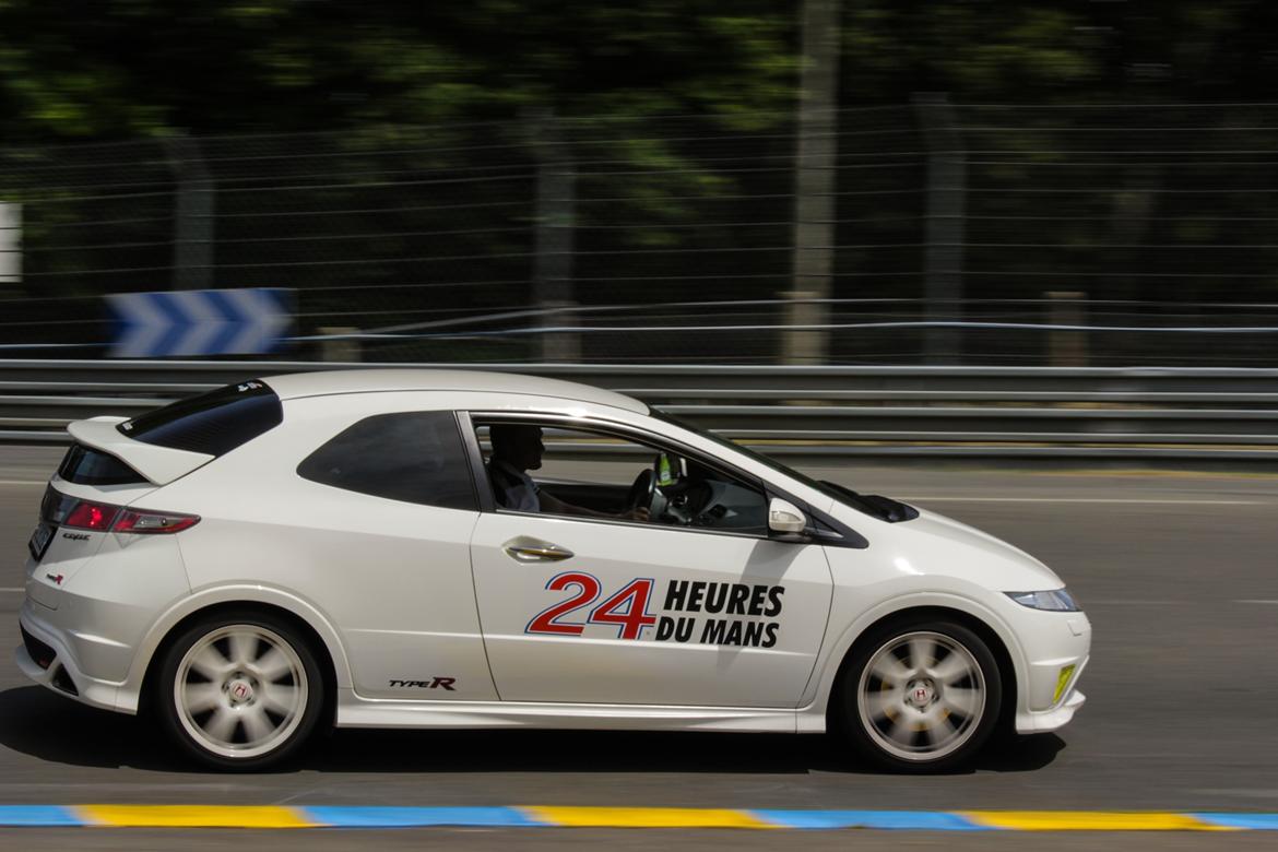 Honda Civic Type R Championship White - På Le Mans i 2017. Jeg var desværre en bedre fotograf end min makker, så jeg har faktisk ikke et skud, hvor jeg selv kører bilen... billede 2