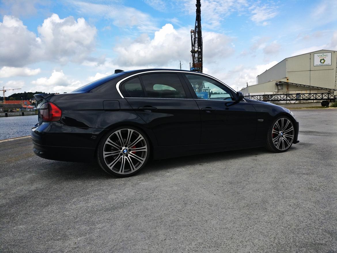 BMW E90 320i billede 4