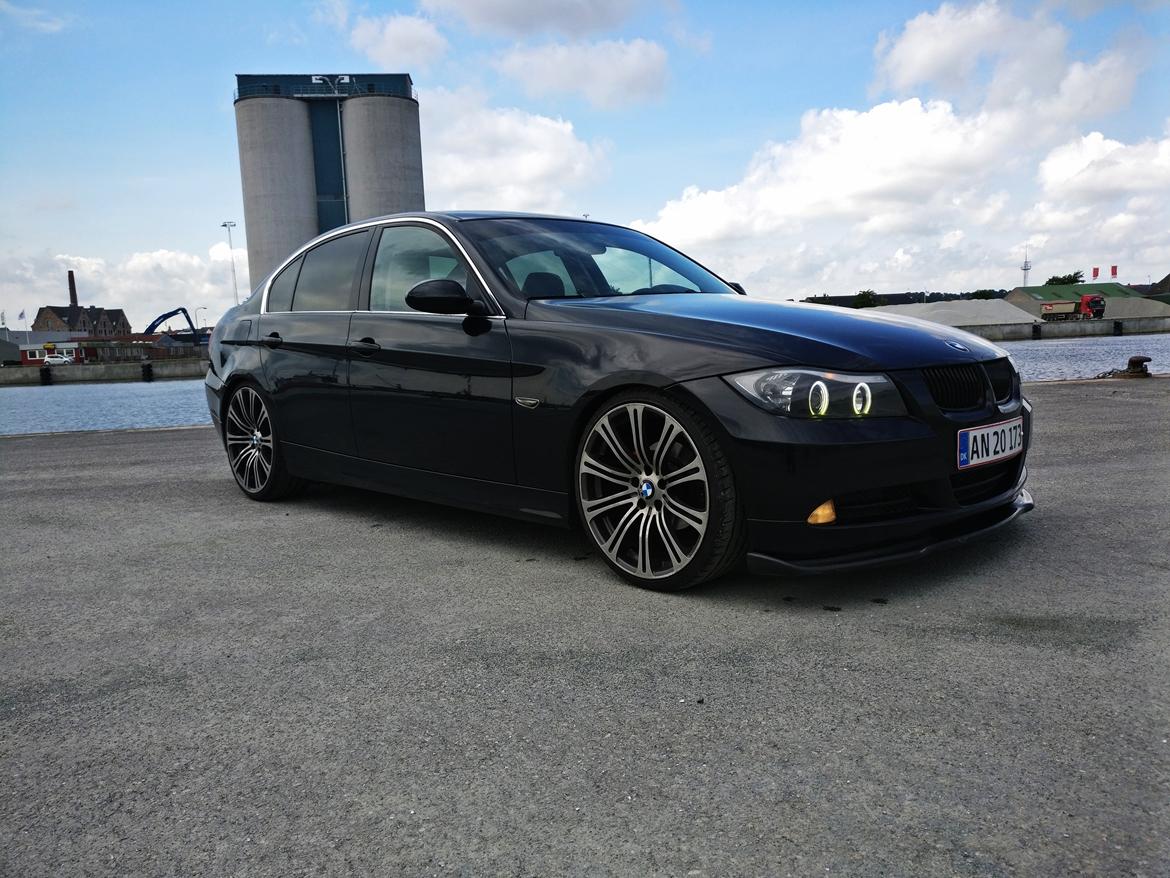 BMW E90 320i billede 5