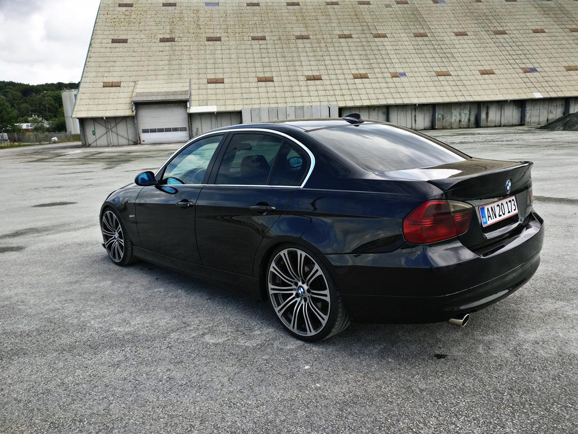 BMW E90 320i billede 3