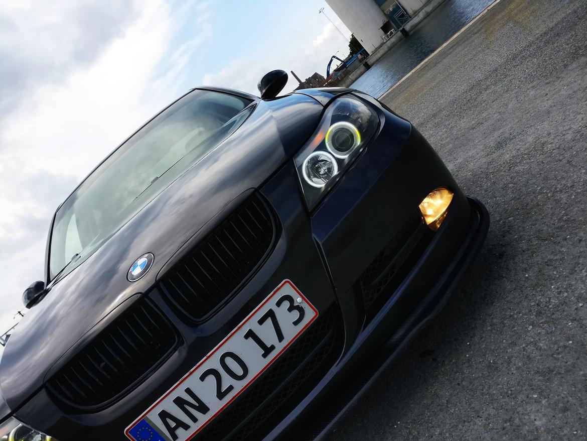 BMW E90 320i billede 8