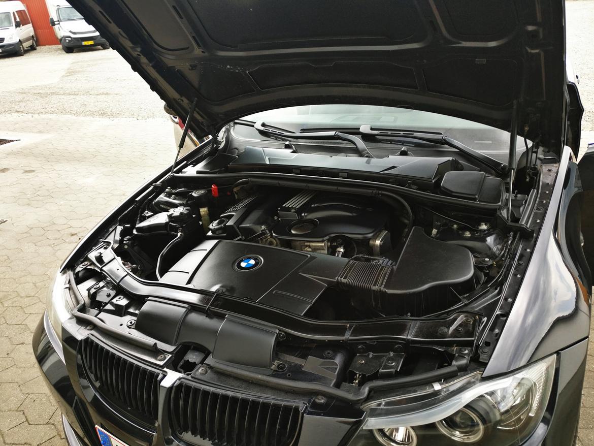 BMW E90 320i billede 12