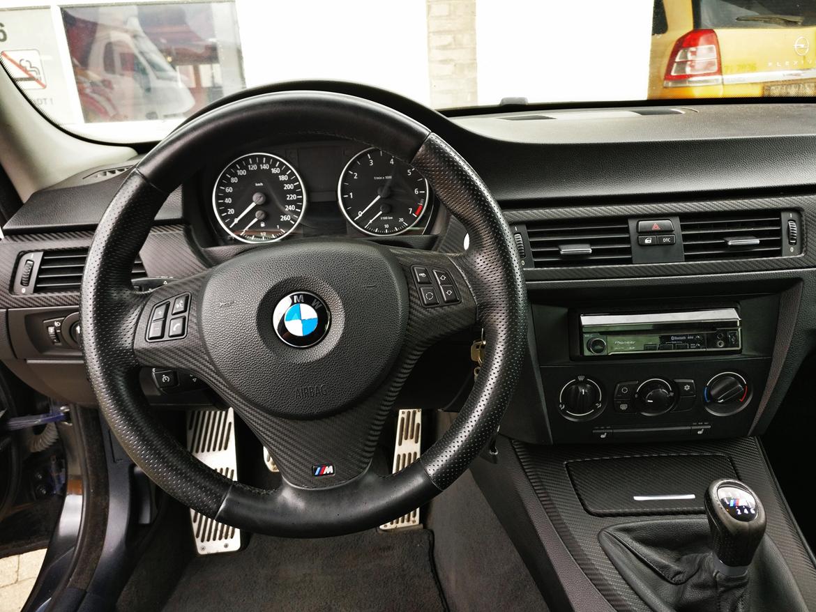 BMW E90 320i billede 21