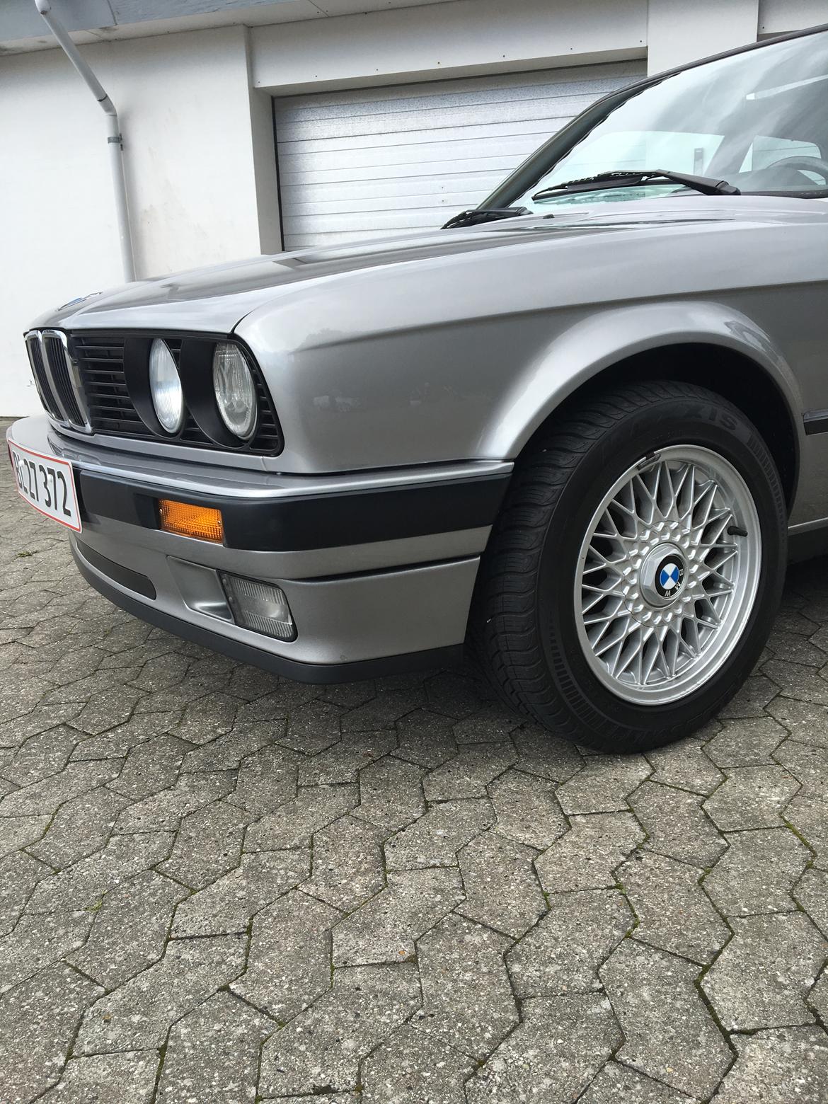 BMW E30 320i billede 4